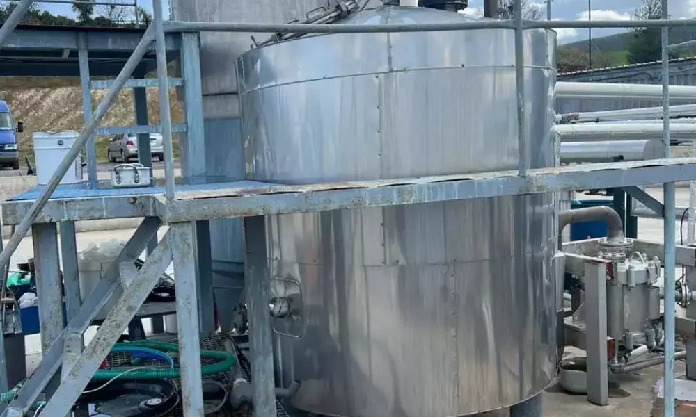 Η ΕΛ.ΑΣ εξάρθρωσε σπείρα που νόθευε καύσιμα και ποτά- Έγιναν 20 συλλήψεις (Βίντεο)